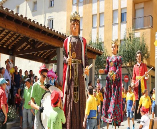 Conmemoració del Dia Internacional de la Dansa amb Geganters, Bastoners, Sardanistes, Dansa i Rítmica del CEM, Grup de Sevillanes i Rumba d’Ester Valverde i Grup de Country