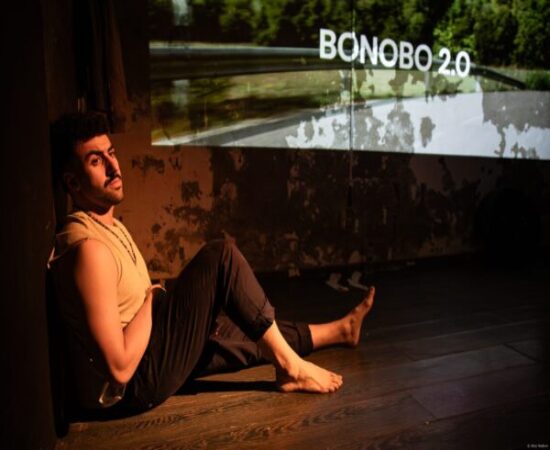 D.O. Territori Escènic amb l’obra «Bonobo 2.0» d’Epidèmia Teatre